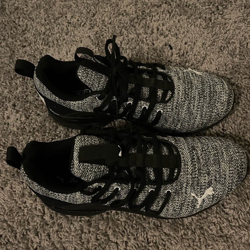 Pumas Size 7.5 Black Gray And White